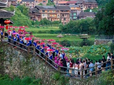 红绸带情系粤桂 “小梁送工”筑梦前行｜粤桂协作好故事