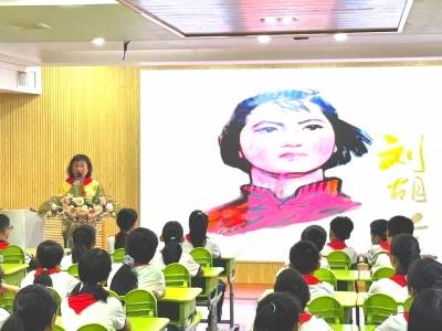 胡琼芝：艺彩生辉映南华，曲韵流芳润新苗｜南华“友”你