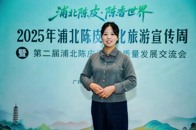 张美华参加交流会。亮浦