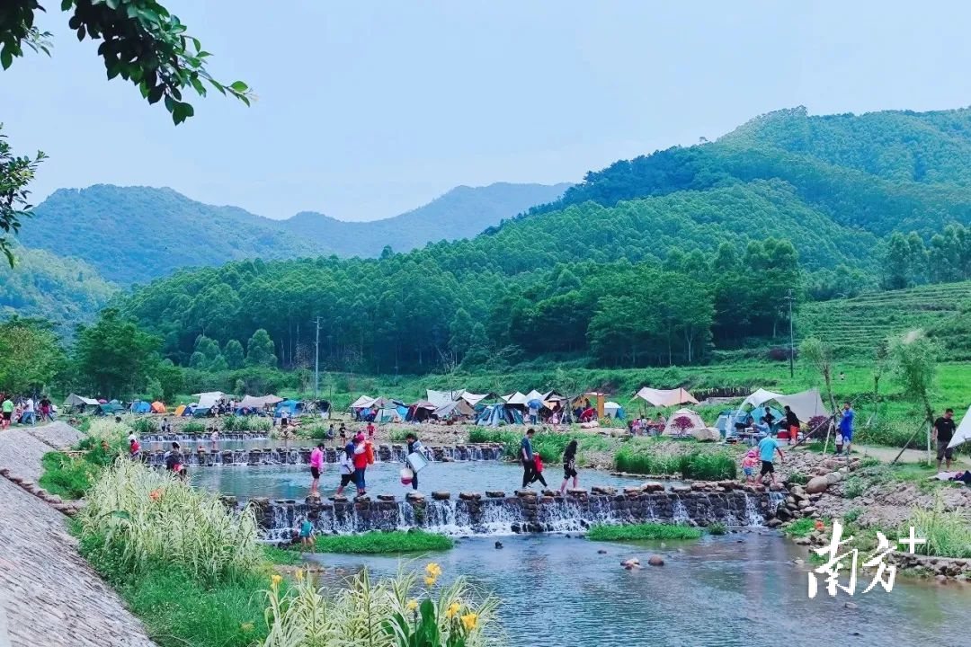 环皂幕山片区旅游业呈现持续快速增长的蓬勃态势。 杨和供图 环皂幕山片区旅游业呈现持续快速增长的蓬勃态势。 杨和供图