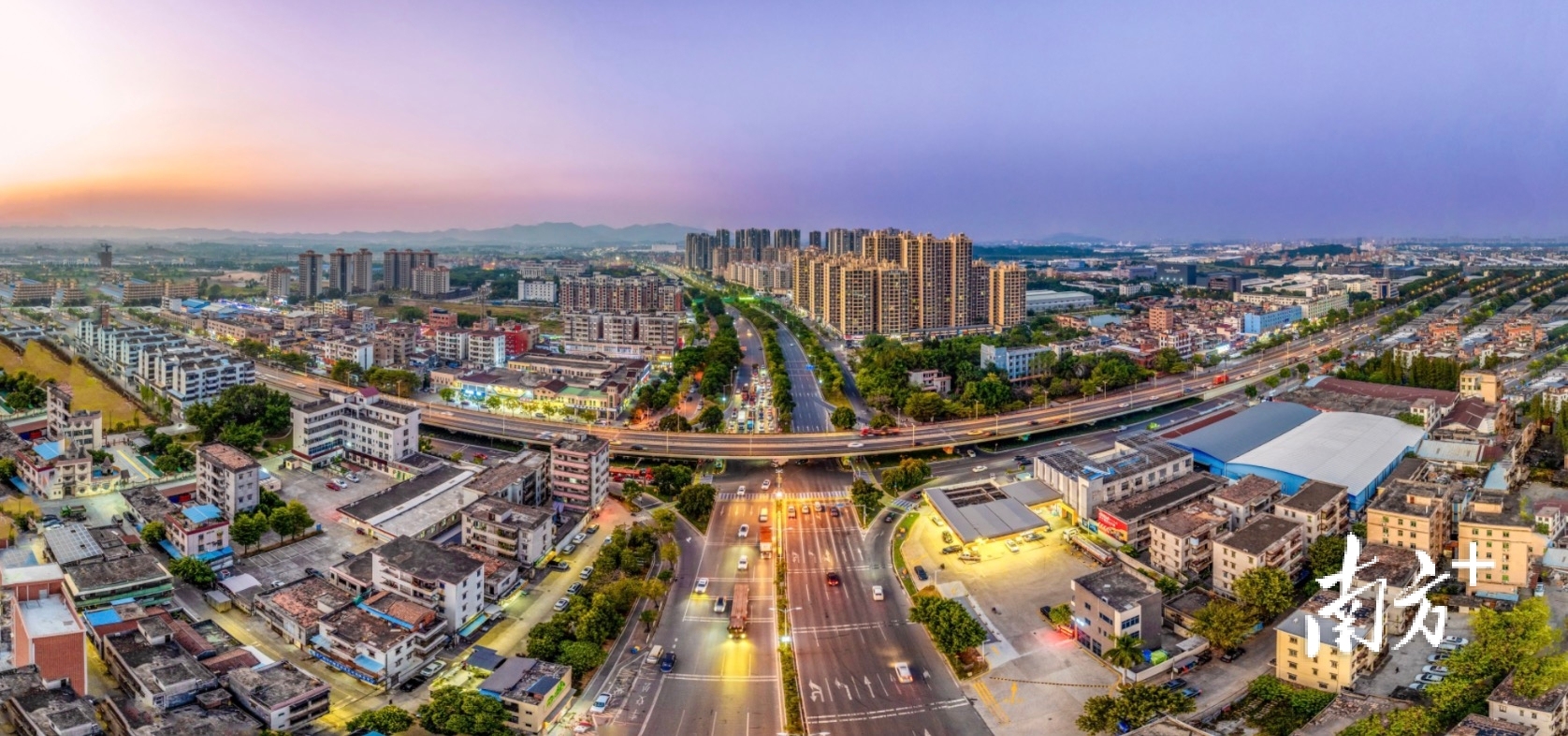 杨和镇致力打造“灵秀皂幕山、国际智造镇”。杨和供图 杨和镇致力打造“灵秀皂幕山、国际智造镇”。杨和供图