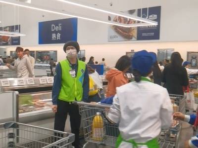 视频｜宝安山姆“满月”，市民逛吃人气依旧顶流！