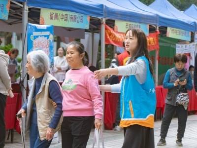 打造“家门口”的幸福养老新场景！“乐活羊城”银发集市在黄花岗街开市