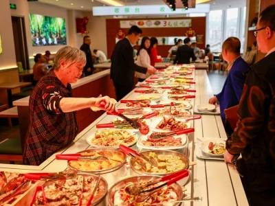 走读罗湖“百千万工程”⑨｜全天候食堂点亮产业地标，深润大厦构建“一站式”生态圈