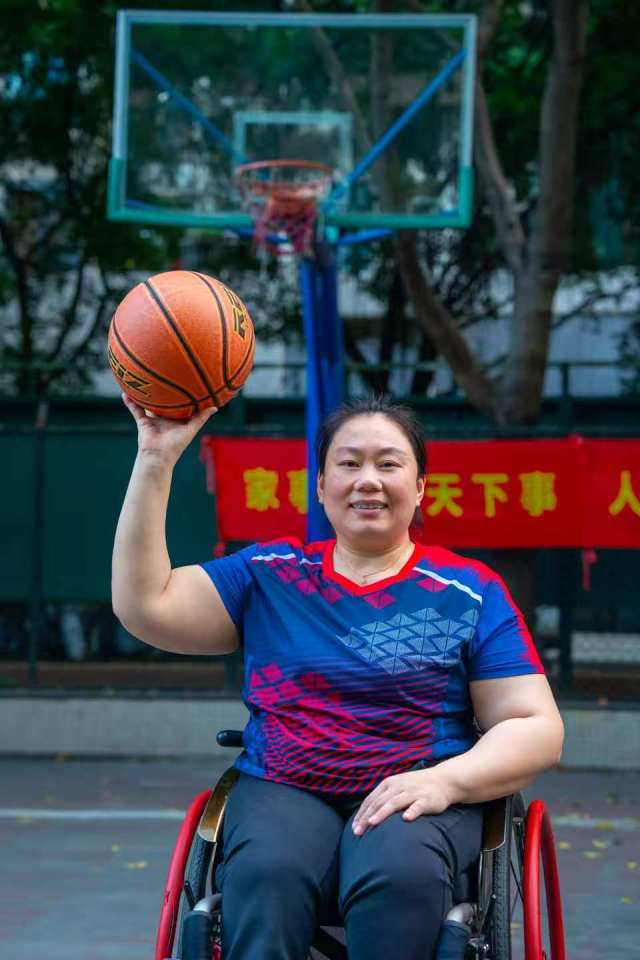 对于潘燕飞而言,运动员生涯是绿色的,充满活力。 对于潘燕飞而言,运动员生涯是绿色的,充满活力。