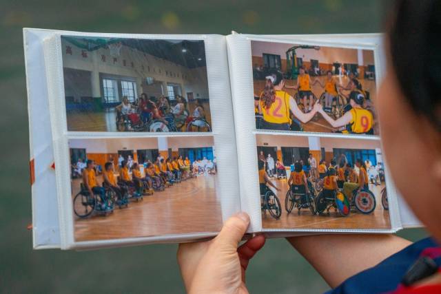 轮椅上“绣”出多彩人生:退役运动员潘燕飞的另一个赛场