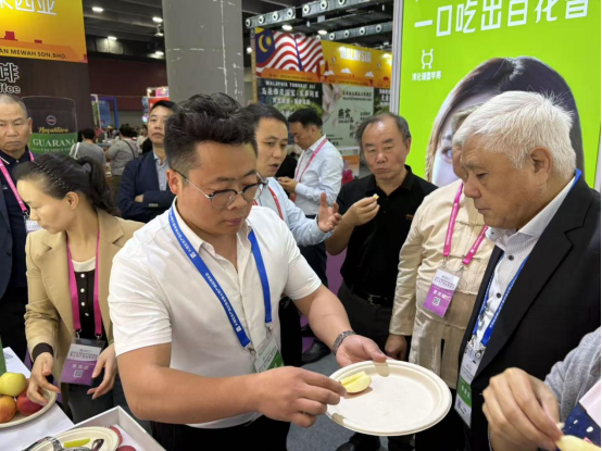 香港食品委员会会长吴永恩一行在陕西馆交流品鉴