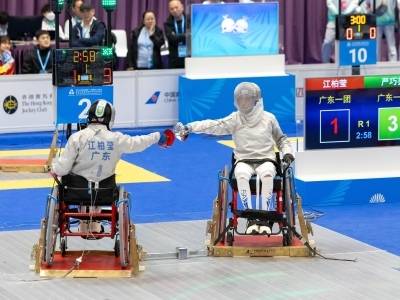 广东轮椅击剑队包揽多个项目金银铜牌
