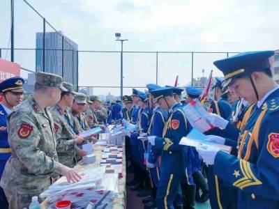 怀集举办学校国旗护卫队展演比赛，启动征兵宣传进校园活动