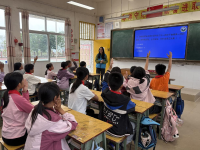 校园宣讲“干货满”！里洞镇以法治禁毒守护纯真童心