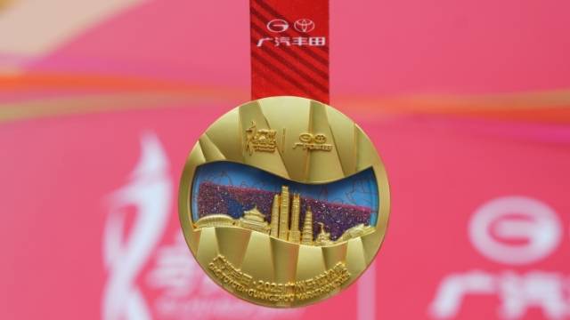 “金牌赛事”，即将开赛！2025广州马拉松赛公布赛事细节，完赛奖牌、参赛服亮相