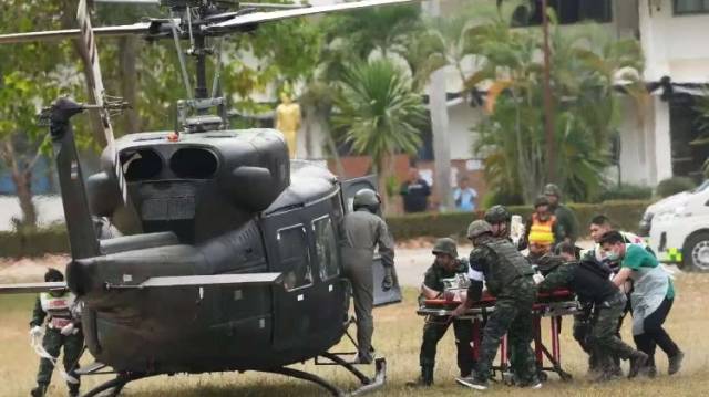 特朗普的“和平电话”救不了火，泰柬为何又打起来了？|热聊冷观