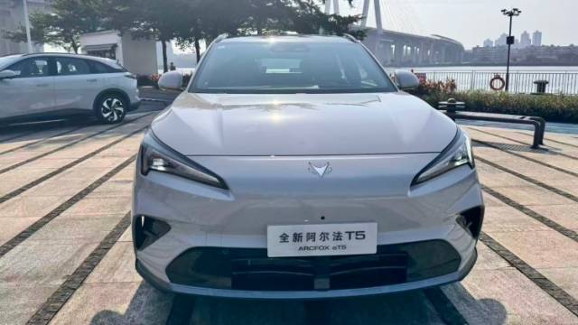 15万级SUV享NOA智驾，极狐全新阿尔法T5表现如何？丨私+车探