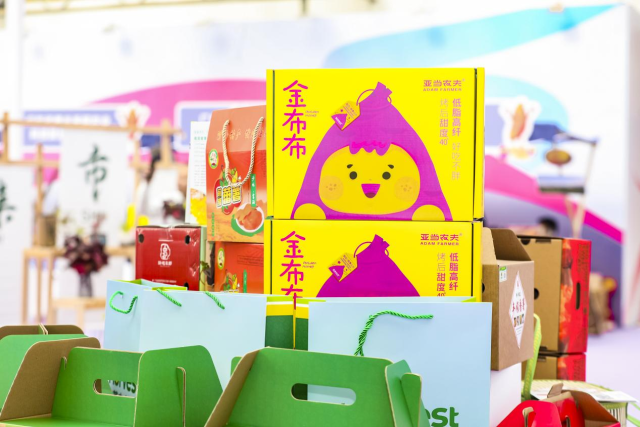 从化态格供应链亚当农夫品牌番薯亮相2025广东薯业全产业链合作大会成果展。 从化态格供应链亚当农夫品牌番薯亮相2025广东薯业全产业链合作大会成果展。