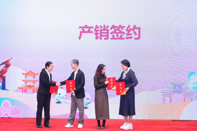 现场，大湾区商会与云城区农业企业达成产销合作。