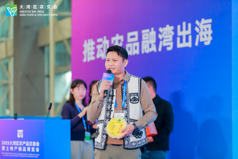 在企业推介环节，云南滇品入户供应链管理有限公司、春茗茶业、野森达菌业、新寨咖啡等多家优质企业登台依次介绍