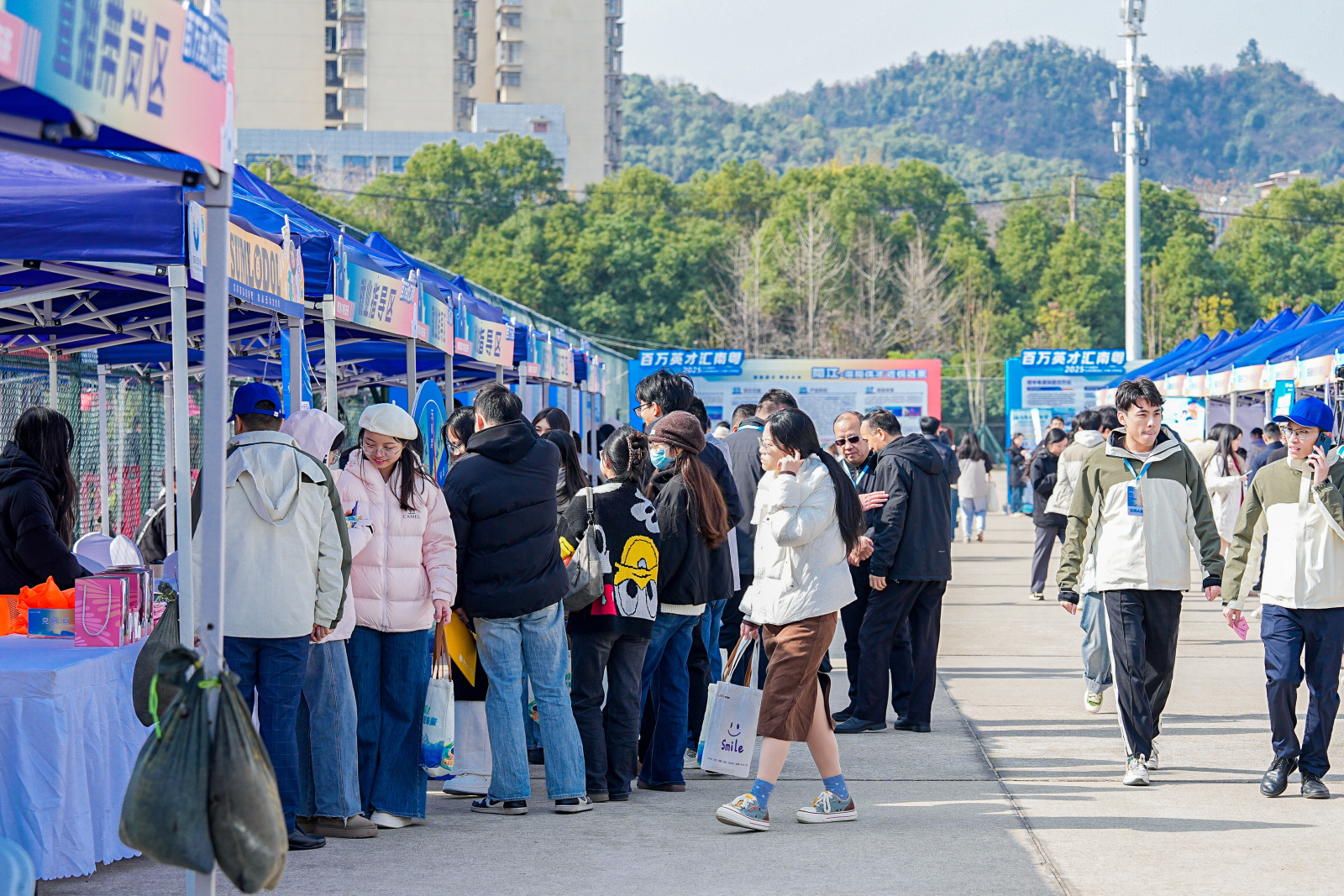 中南大学招聘会现场。受访者 供图