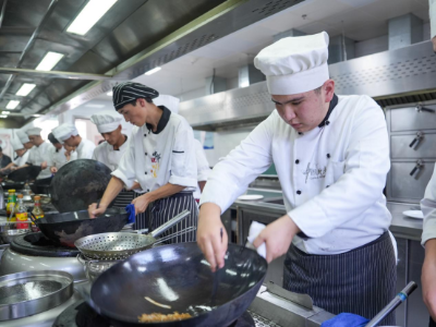 全疆首个广东粤菜师傅工作室，催生喀什新味道