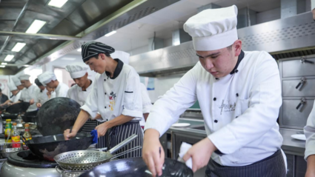 全疆首个广东粤菜师傅工作室，催生喀什新味道