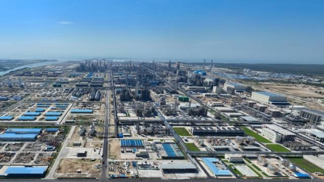 中央经济工作会议首提“坚持内需主导”，怎么看？