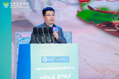 刘鑫淼以《深入琢磨“土特产”产业振兴大文章》为题，分享了产地端运营区域土特产方面的先进经验。