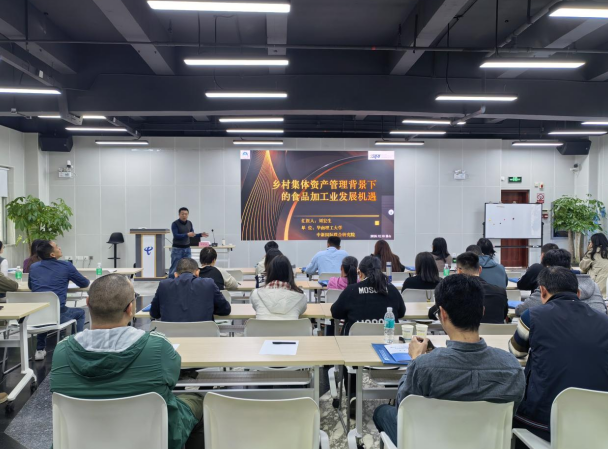 华南理工大学教授刘宏生为学员们授课。 华南理工大学教授刘宏生为学员们授课。