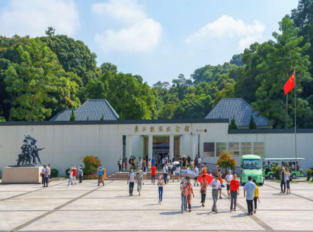 东江纵队纪念馆成为热门的红色旅游目的地。
