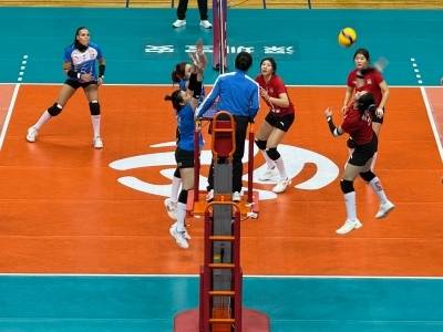 暴扣如雨！深圳女排主场“火力全开”力克河北