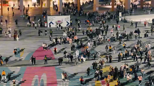 视频｜4.5万人！五月天演唱会歌迷离场 越来越丝滑