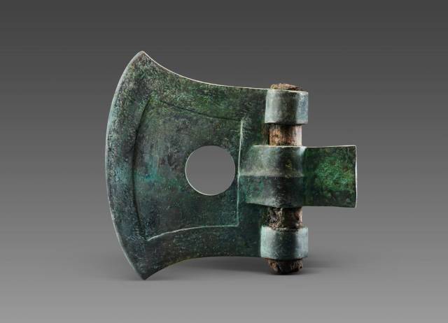 瓦窑沟墓地出土玉钺 瓦窑沟墓地出土玉钺