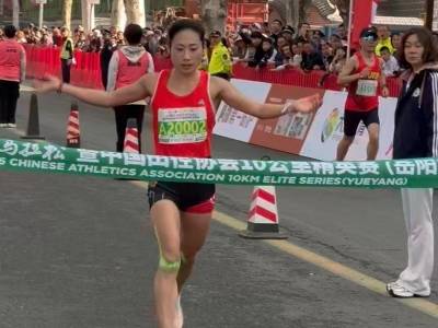 从产后妈妈到全马冠军，她一出手就是“天花板”｜江马人物故事①