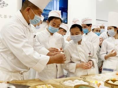 “订单班”精准送岗，助山里娃推开湾区大门｜穗毕协作