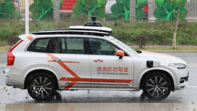 广州基本实现自动驾驶全域开放，19条运营线路供市民体验