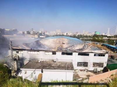 凌晨突发！虎门一厂房火光冲天，消防多装备联动扑灭明火｜在+帮办