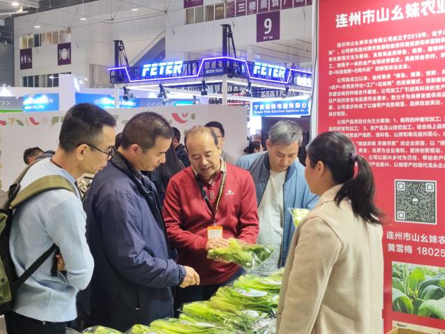 李敏怀副局长向现场嘉宾推介清远优质农产品