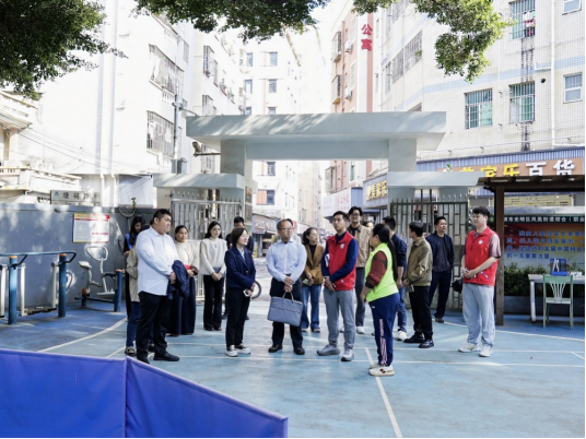 专家学者一行参观塘尾社区长者服务中心