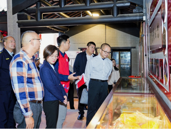 专家学者一行参观塘尾社区乐善麦公祠
