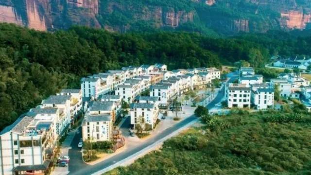 符小密：庭院织美景，巾帼助振兴