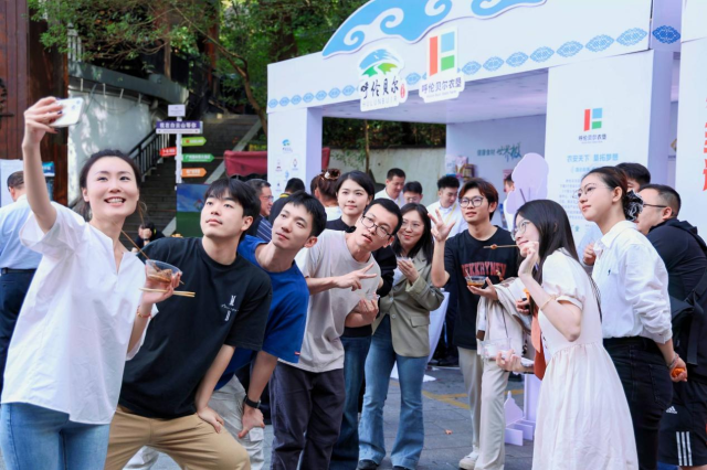 潮汕牛肉火锅深受年轻群体喜爱。