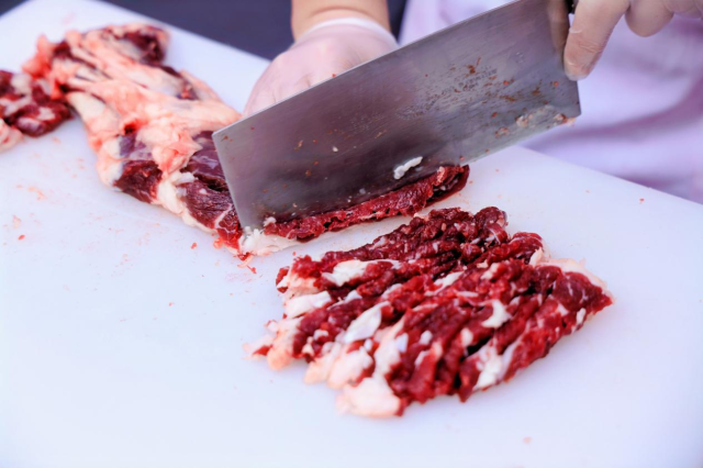 鲜切牛肉。