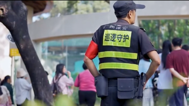 从“话痨保安”到“国际讲解员”！他用四千个单词让世界听懂熊猫故事｜广州热点