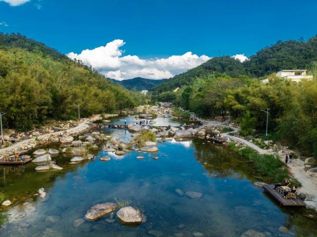 新墟镇东水竹里旅居小镇（谭家富 摄）