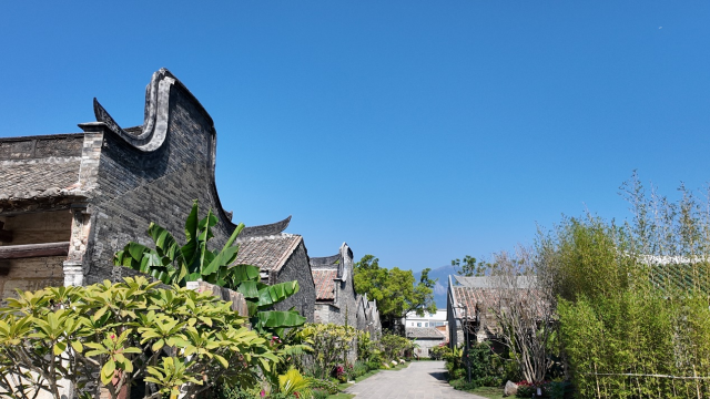 泰康公司对古村进行保护性修缮，改造85间古建筑，融入文创和商业服务。（李国华 摄）