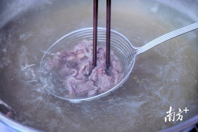 鲜煮飘香的牛肉。