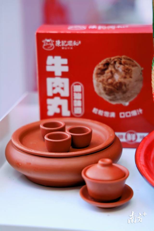 潮汕牛肉丸+工夫茶，潮汕文化的具象化表达。