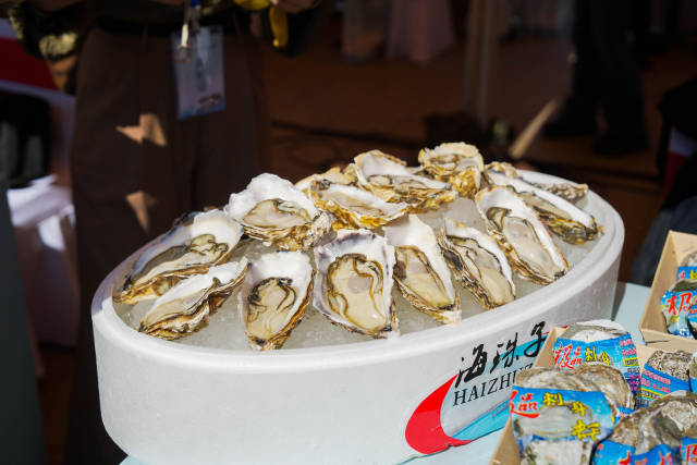 鲜蚝刺身（谭家富 摄）