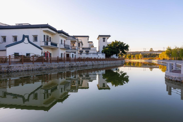 汕尾城区红草镇新村村房屋外立面焕然一新。