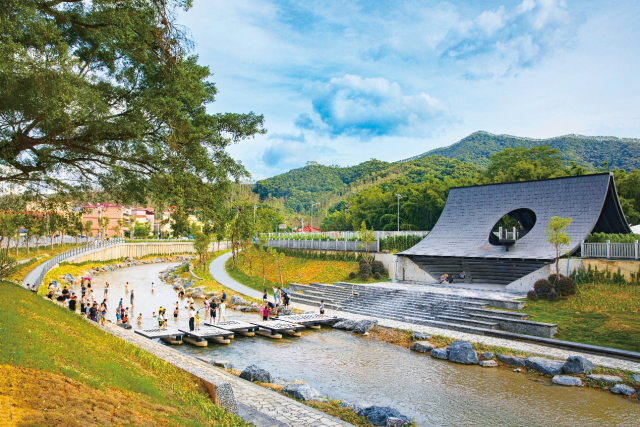 千年古榕见证乡村振兴。（刘英 摄）