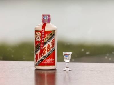 茅台降价，黄牛“受伤”：白酒消费供需失衡下的共生与博弈｜公司舆情哨