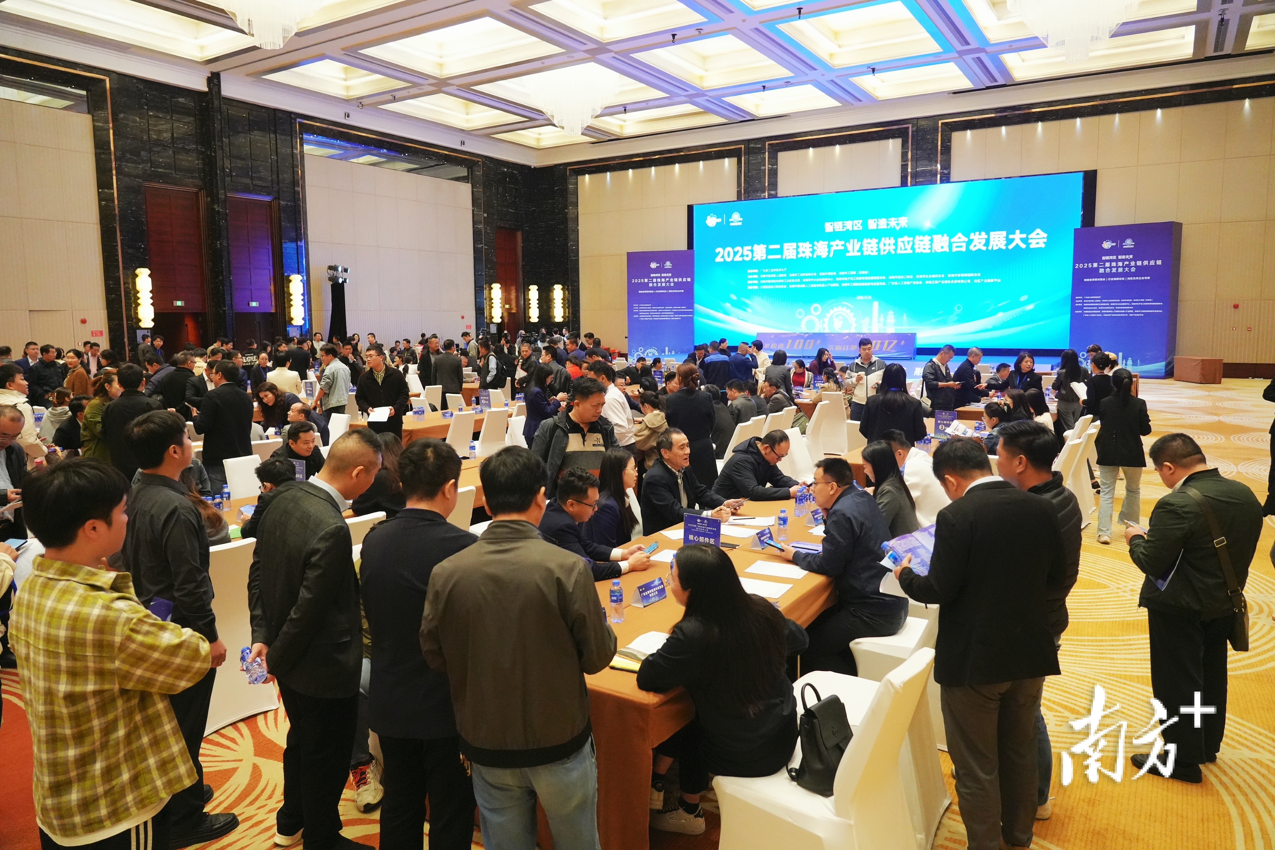    南方+ 钱文攀 拍摄